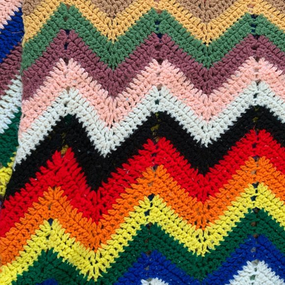 HANDMADE  multicolor "Everyone Included" afghan crochet blanket, zig zag pattern - Picture 13 of 13
